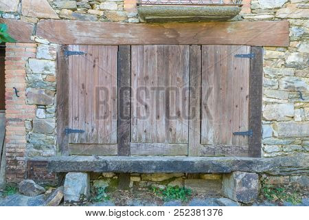 wood and stone houses in the province of Zamora in Spain