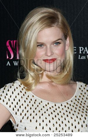 LOS ANGELES - 13 NOV: Alice Eve arriveert op de 2011 Hollywood stijl Awards op Smashbox Studios op N