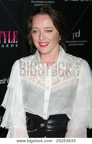 LOS ANGELES - 13 de NOV: Alice Temperley chega 2011 Hollywood Style Awards em Smashbox Studio