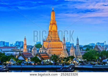 Wat Arun Ratchawararam, A Buddhist Temple In Bangkok, Thailand
