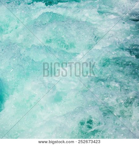 Mad Torrent - Strong water stream, may be used as background