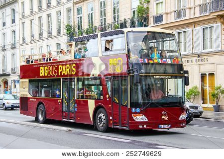 Paris, France - August 8, 2014: City Sightseeing Doubledecker Bus Ankai Hff6110gs-1 In The City Stre
