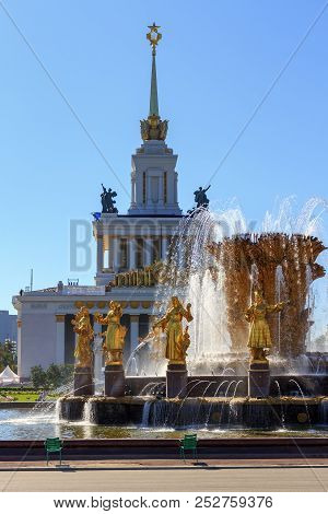 Moscow, Russia - August 01, 2018: Fountain Friendship Of Peoples Against Pavilion Central On Vdnh In