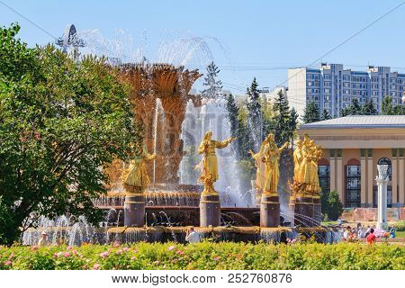 Moscow, Russia - August 01, 2018: Fountain Friendship Of Peoples Against Blue Sky And Green Tree On 
