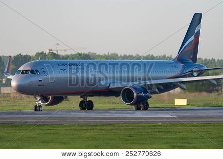Novosibirsk, Russia - June 7, 2018: Airbus A321-211 Vp-bkj Aeroflot On The Runway Of Tolmachevo Inte