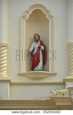 Manila, Ph - Oct. 5: Minor Basilica Of The Black Nazarene Or Also Known As Quiapo Church Statue Figu