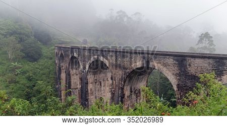 Morning Mist In Nine Arch Bridge Railway Viaduct In Ceylon, Demodara - Tourist Attractions In Badull