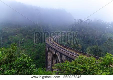 Nine Arch Bridge Railway Viaduct In Ceylon, Demodara - Tourist Attractions In Badulla District, Sri 