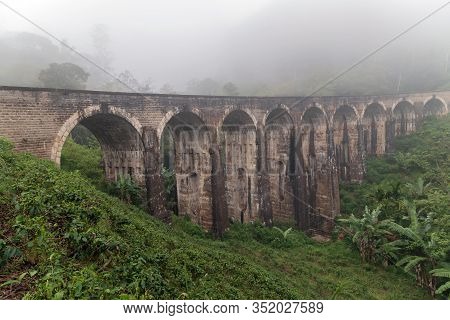 Beautiful Panoramic Mountain Mist Nine Arch Bridge Railway Viaduct In Ceylon, Demodara - Tourist Att