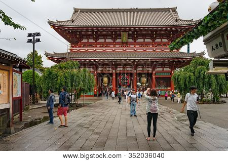 Tokyo, Japan - August 29, 2016: Asakusa Senso-ji, Sensoji Temple Landmark With Tourists In Tokyo, Ja