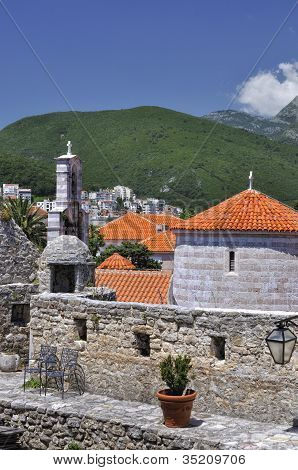 Kirkko Pyhän Kolminaisuuden Budva, Montenegro