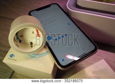 Smart Wi-fi Electrical Outlet. Smart Wi-fi Electrical Outlet