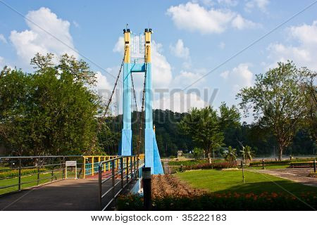 Most osoba spacery do krzyż