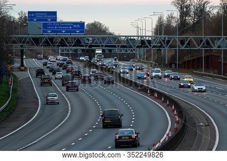 Hunton Bridge, Uk - February 23, 2020: Evening Traffic On Busiest British Motorway M25