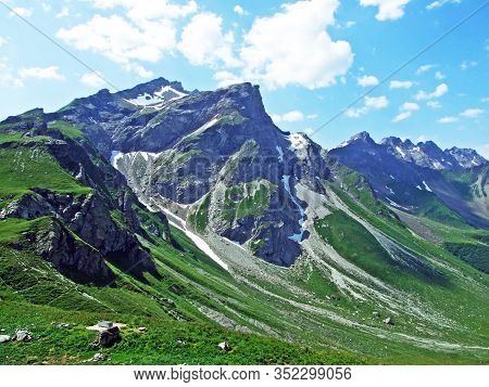 Alpine Mountain Peak Naafkopf In The Ratikon (rätikon Or Raetikon) Border Alpine Mountain Massif - M