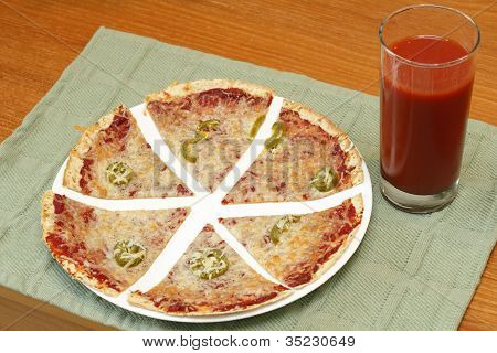 Tortilla Pizza y jugo
