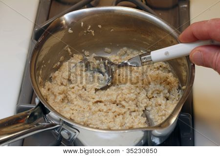 Mescolando cotto farina d'avena
