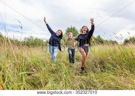 Summer Holidays Vacation Happy People Concept. Group Of Three Friends Boy And Two Girls Running And 