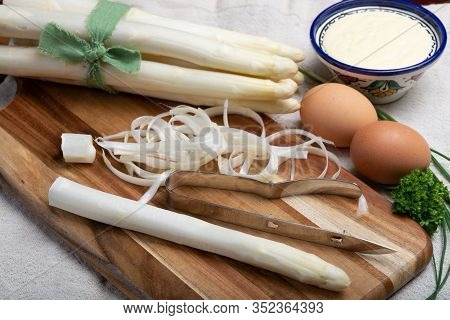 Bunch Of Fresh Uncooked White Asparagus And Peeler Knife, How To Peel Asparagus Vegetables, Close Up