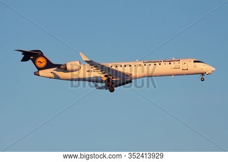 Frankfurt / Germany - December 8, 2012: Lufthansa Bombardier Crj-700 D-acpd Passenger Plane Landing 