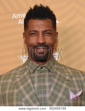 LOS ANGELES - FEB 23:  Deon Cole arrives for the 2020 American Black Film Festival Honors on February 23, 2020 in Beverly Hills, CA                
