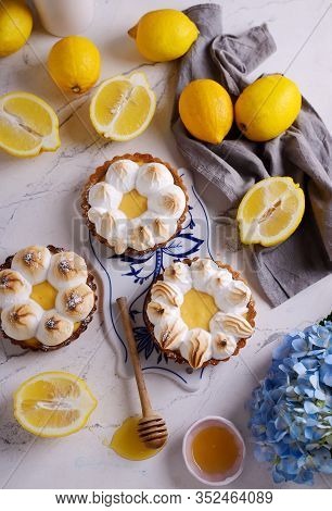 Vegan Lemon Meringue Tart.style Vintage. Selective Focus