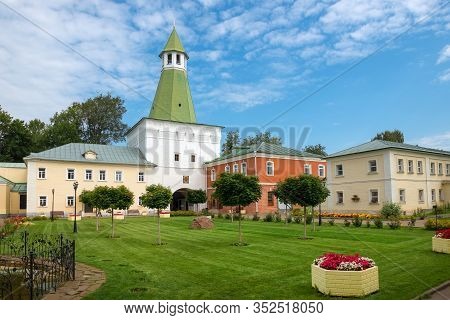 On The Territory Of The Nikolo-peshnoshsky Monastery In The Village Of Lugovoi, Dmitrovsky District,