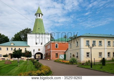 Spasskaya Tower (17th Century) Of The Nikolo-peshnoshsky Monastery