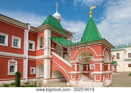 Entrance To The Abbot Corps (xvii Century) In The Nikolo-peshnoshsky Monastery.