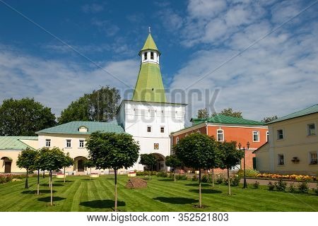 Spasskaya Tower (17th Century) Of The Nikolo-peshnoshsky Monastery