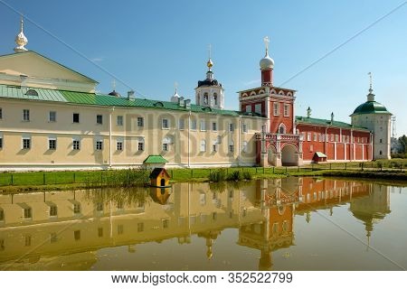 Gate Transfiguration Church Of The Nikolo-peshnoshsky Monastery