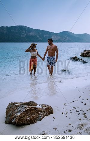 Beautiful Tropical Island Beach - Koh Kham, Trat Thailand Pattaya Asia, Couple Relax On Tropical Isl