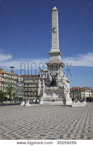 Stock Fotka Obelisk na náměstí Restauradores Lisabon