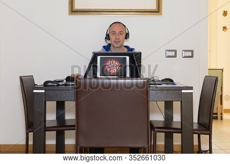 Man Works From Home Because Of The Cornavirus: Smartworking.