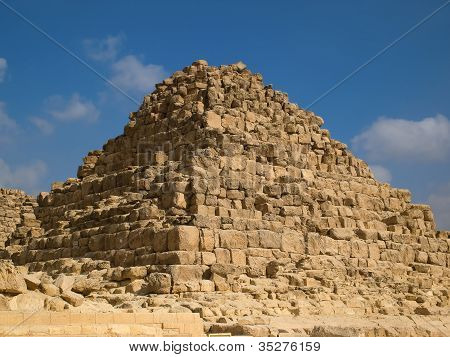 Pyramida královny HTS