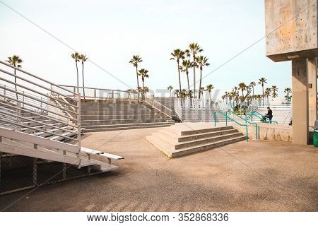 Los Angeles/usa- 02.02.2020 :    Muscle Beach Physical  Outdoor Gym Santa Monica