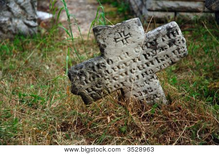 Starý náhrobek