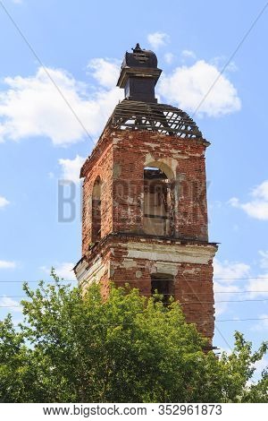 Saratov Region, Russia. Traveling Around The Novoburas District, The Sights Of The Village Of Loch, 