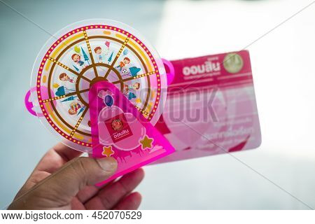 Bangkok, Thailand - April 1, 2022 : Hand Keep A Cute Piggy Bank Ferris Wheel A Gift From The Governm