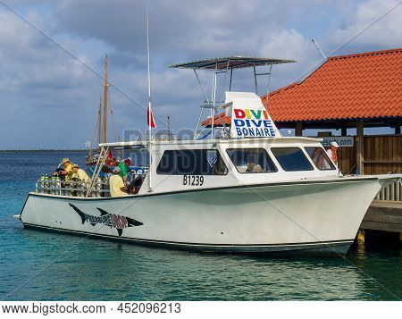 Kralendijk Bonaire - October 9, 2013: Dive Boat At Divi Flamingo Beach Resort