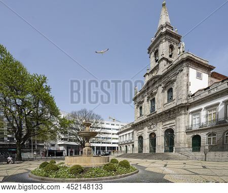 Porto, Portugal. March 2022.  Exterior View Of The Santíssima Trindade Church In The City Center