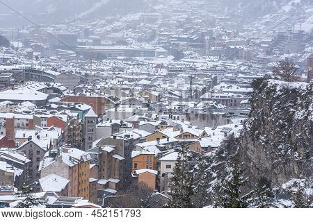 Escaldes Engordany, Andorra: 2022 April 2: Snowfall In The Capital City Of Andorra In The Winter Of 