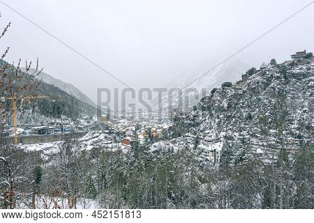 Escaldes Engordany, Andorra: 2022 April 2: Snowfall In The Capital City Of Andorra In The Winter Of 