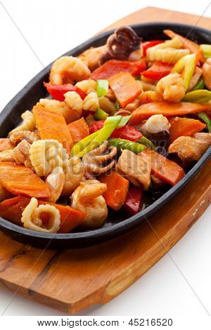 Kızarmış Seafoods - somon, karides, midye ve kalamar halkaları