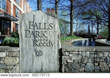 Greenville, Sc - Usa - 03-21-2022: Falls Park On The Reedy Sign At The Entrance Of Downtown Greenvil