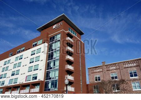 Wilmington, Nc - Usa - 12-29-2021:  The Aloft Hotel On The Cape Fear River In Downtown Wilmington No