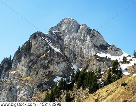 Rocky Peak Mättlistock (maettlistock Or Mattlistock, 1911 M) In The Glarus Alps Mountain Range, Over