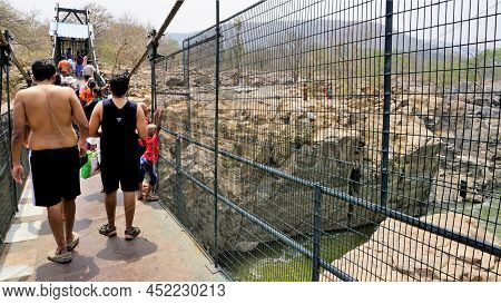 Hogenakkal,tamilnadu,india-march 19 2022: Tourists Enjoying Beautiful Scenic View Of Hogenakkal Fall