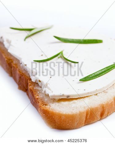 Sandwich avec un fromage blanc doux