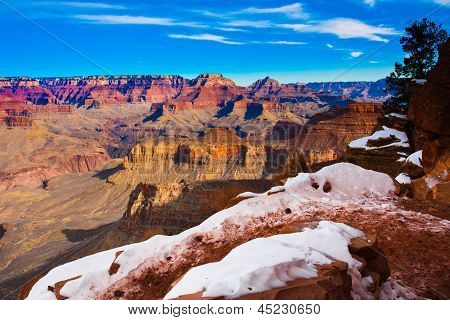 Snow-Capped เส้นทางเดินป่าในอุทยานแห่งชาติโลกชื่อดังแกรนด์แคนยอน รัฐแอริโซนา ประเทศสหรัฐอเมริกา